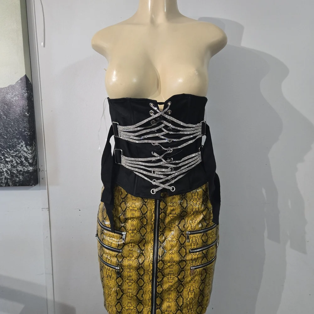 Black Corset with Silver Accents - Picture 11 of 11